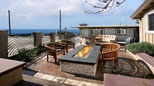 A Few Steps to the Beach! Ocean Views, Patio and 1 Car Garage Parking! -  case vacanza in affitto