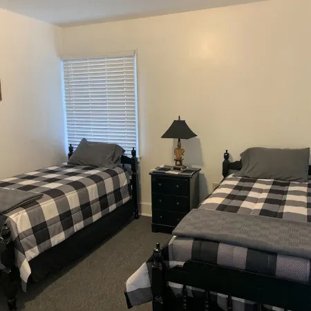 EZ - GO Lodging 3.7 mi Green Pond Landing(Lake Hartwell) Clemson Univ 15 mil.