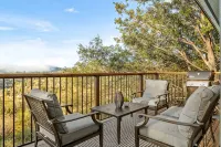 WOW! 4BR Cabin w/ EPIC Lake Views, Hot Tub, Lake Access. Arcade Games. Pets OK - 3-Star