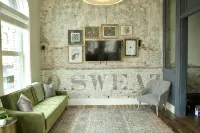 Stylish Condo Overlooking Broadway - نادي رياضي