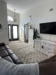 Close to beach! Family-sized home with pool and hot tub. - 4성급