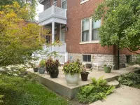 Private Top Floor in Historic Home - Lejligheder