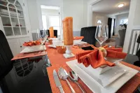West Roxbury Retreat–Near Downtown Boston, Steps to Train & Bus,Member Only Deal - บังกะโล