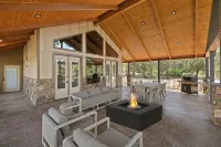 Canyon-View Retreat Minutes from Zion with Hot Tub, Game Room & Chef’s Kitchen - Uima-altaat