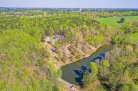 Private Heated Pool, Fishing Pond, Zip Line. Private 10 Acre Getaway! - プール