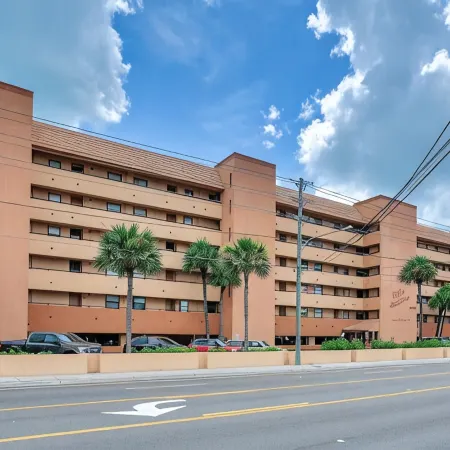 Luxury Beachfront Corner Condo 3 BR 2 BA with a Pool - It’s 5 o’clock somewhere!