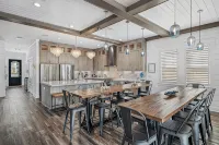 Ahhhmazing Unmatched Amenities+Golf Cart+Chair Service+12-Person Hot Tub+Rooftop - Private Pools