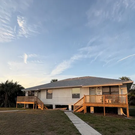 2 Bedroom Home in Fort Myers by Sanibel & Beaches, Private, WiFi, AC, Sleeps 6