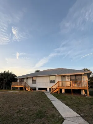 2 Bedroom Home in Fort Myers by Sanibel & Beaches, Private, WiFi, AC, Sleeps 6 - Boutique