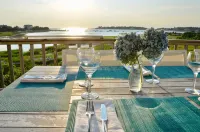 Spectacular Waterfront Cape Cod Home, Oceanfront And Beach,AC,Deck,Grill,Hot Tub - 4성급