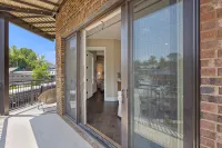 Beautiful Heart of Downtown Condo, Balcony, Amazing Views - Walk to Everything! - 4-Star