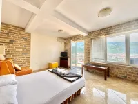 Contessa Apartments - Airport Shuttle