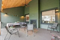 4Bed 3.5Ba Cozy New Construction! Close to Lake Geneva and Lake Elizabeth! - 4-Star