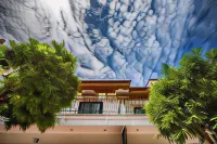 No 10 Hotel - Beach