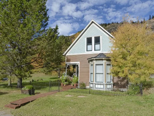Enjoy some R & R at this historic cottage in the best neighborhood in town! - 3-Star