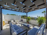 Luxury 4-Bed Villa with Heated Pool & Rooftop Sea Views –400m from Coelha Beach - 私人泳池