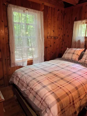 Cozy Cabin in the Woods - Near Lake Wallenpaupack - 샬레 호텔