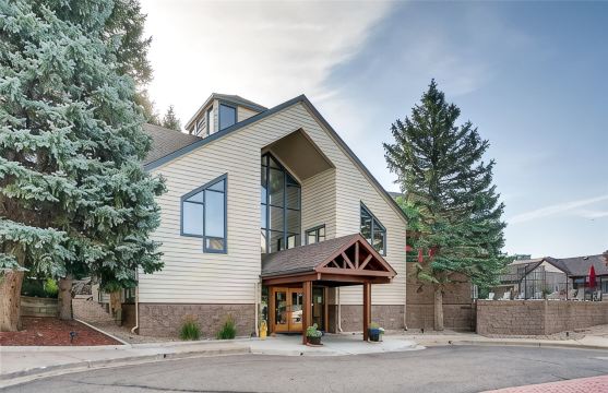 Beautiful And Updated Studio Condo In DTC!