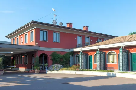 Hotel Silver Milan Отели в г. Треццано-суль-Навильо