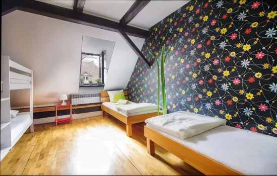 Hostel Centar Hotels near Palatino Art Gallery