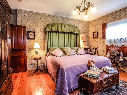 Hollerstown Hill Bed and Breakfast