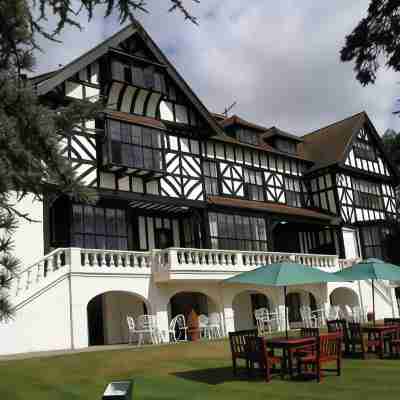 The Manor Elstree Hotel Exterior