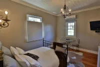 The Ark Stanley Luxury Bed and Breakfast Hotels in Crayfish Creek