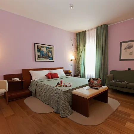 Hotel La Pergola Отели рядом с достопримечательностью «Станция метро Jonio»