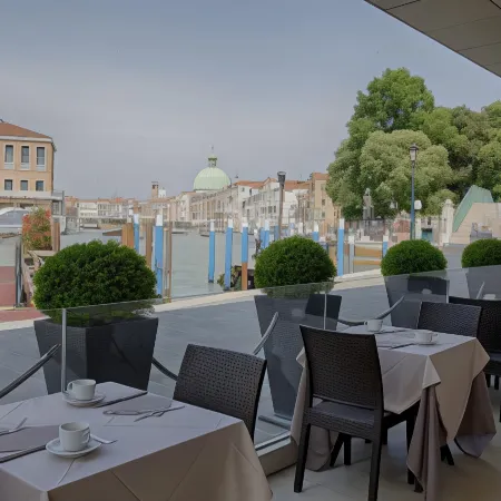 Hotel Santa Chiara Отели рядом с достопримечательностью «Парковка Tronchetto»