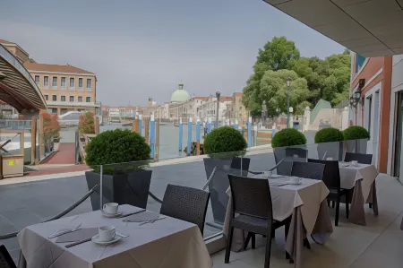 Hotel Santa Chiara Отели рядом с достопримечательностью «Виа Гарибальди»