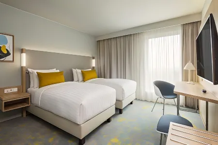 Courtyard by Marriott Paris Charles de Gaulle Central Airport Отели рядом с достопримечательностью «Парк Мэри»