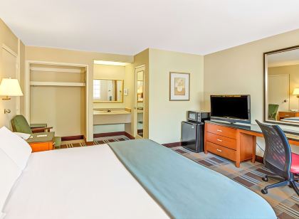 Travelodge by Wyndham Silver Spring