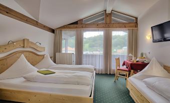 5. Hotel Gr..