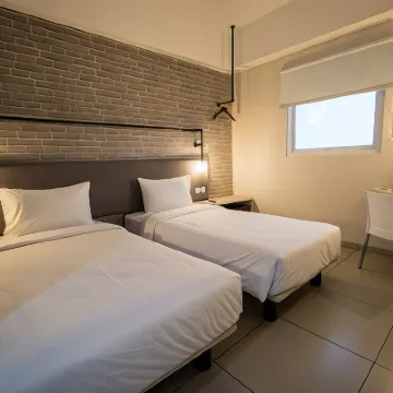 Hotel 88 Bekasi by WH Hotels near Funworld