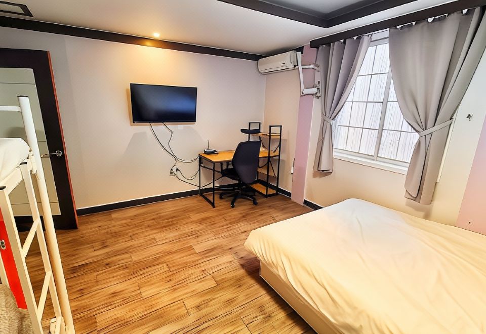 Kimchee Busan Downtown room