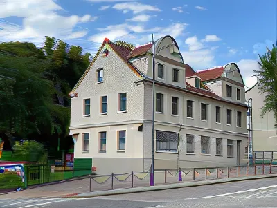 Am Fluss Gasthaus Hôtels à : WeiBenfels