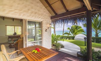 Motu Beachfront Art Villas