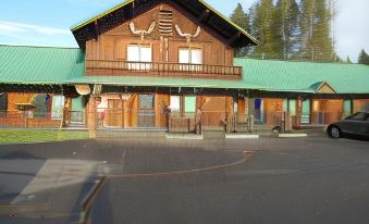 The Woodsman Country Lodge