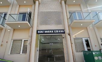 4. Hotel Sh..