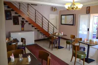 Triple Palms Bed and Breakfast Hotels in Kopong