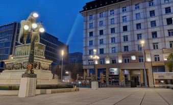 Five Points Square - City Center