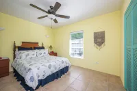 Key Lime Cottage 2 Bedroom Home Hotels in 