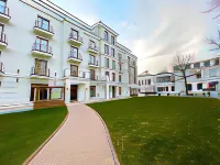 Hotel am Schloss Aurich - Schlossresidenz Hotels near Wasserturm Aurich