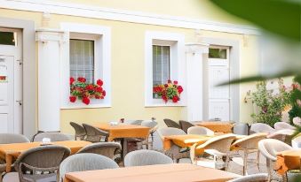 Hotel Korona Wellness, Rendezvény és Borszálloda