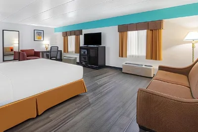 Travelodge by Wyndham Livonia/Canton/Novi Detroit Area Hotels in Plymouth