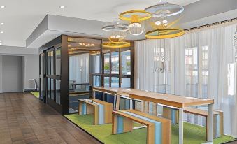 Spark by Hilton Bakersfield Central