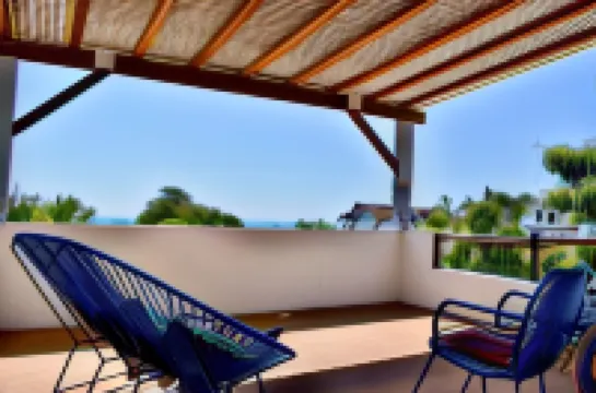 Carri Surf Studio Hotels in Puerto Escondido