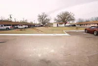 Andrews Motor Inn - parking