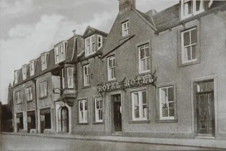 Royal Hotel Отели рядом с достопримечательностью «Батт оф Льюис Лайтхаус»