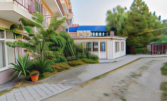 Morskaya Volna Hotel